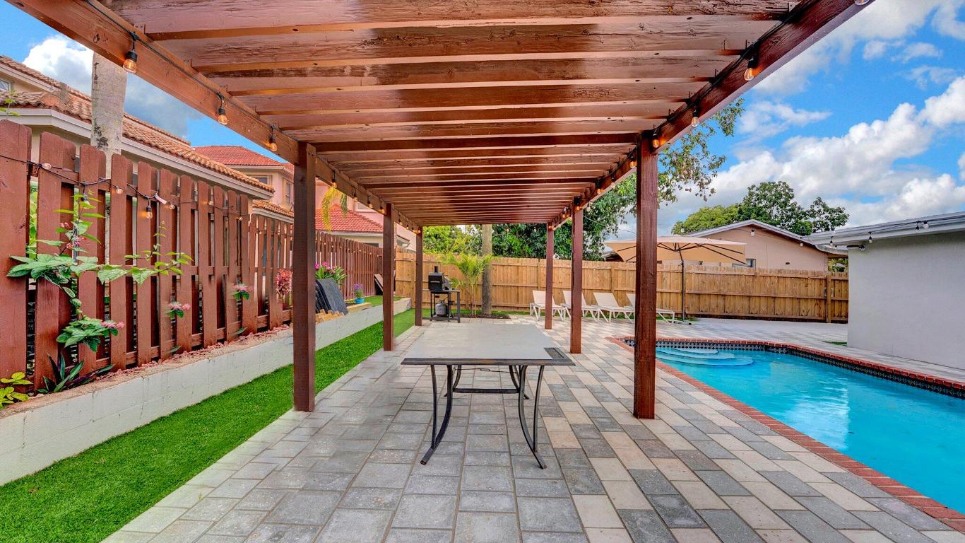 SANDALFOOT COVE SEC 4 - Residential