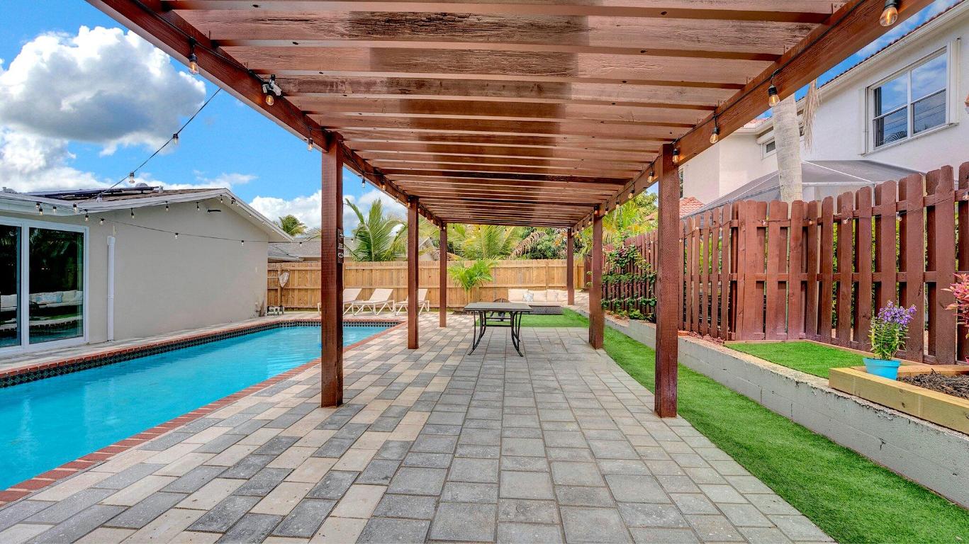 SANDALFOOT COVE SEC 4 - Residential