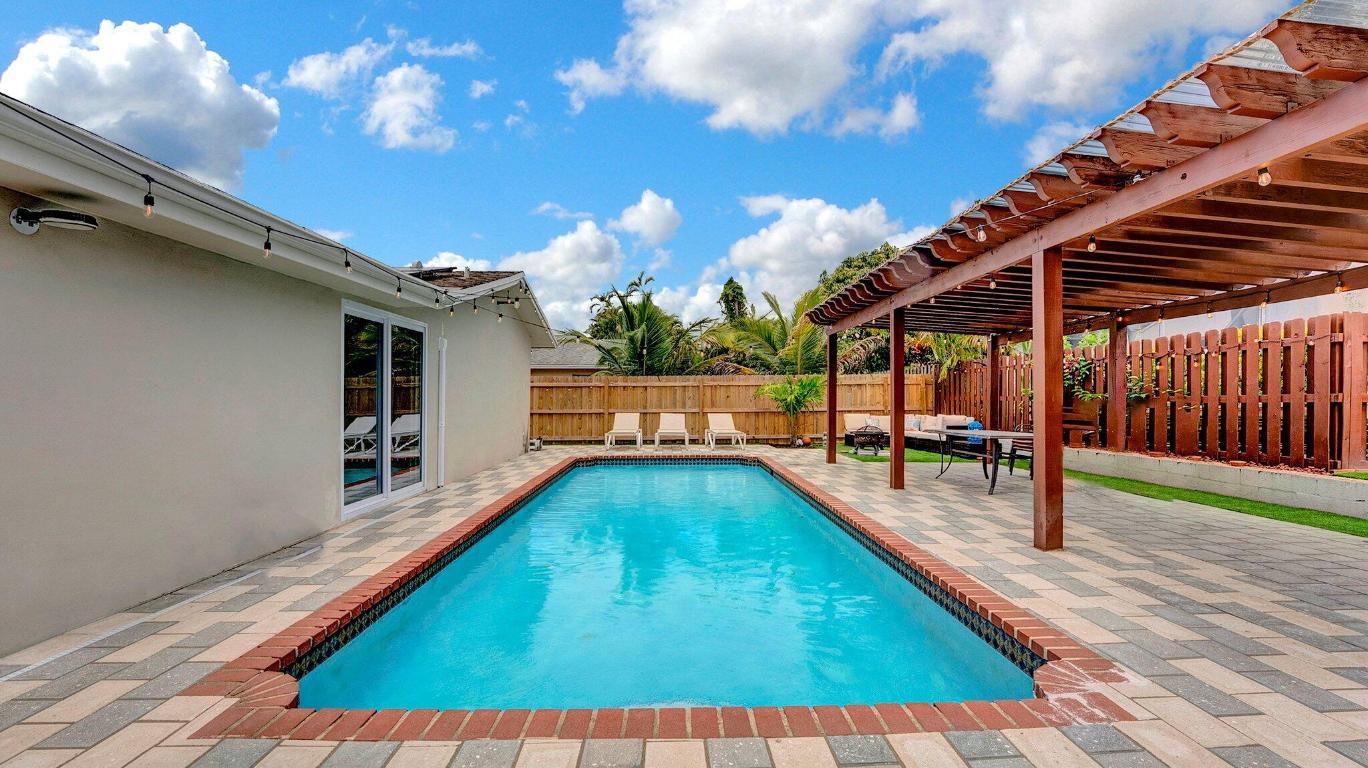 SANDALFOOT COVE SEC 4 - Residential