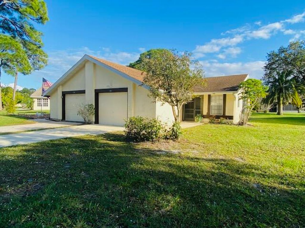 Photo of 1480 SE Rivergreen Circle, Port Saint Lucie, FL 34952 (MLS # R10852186)
