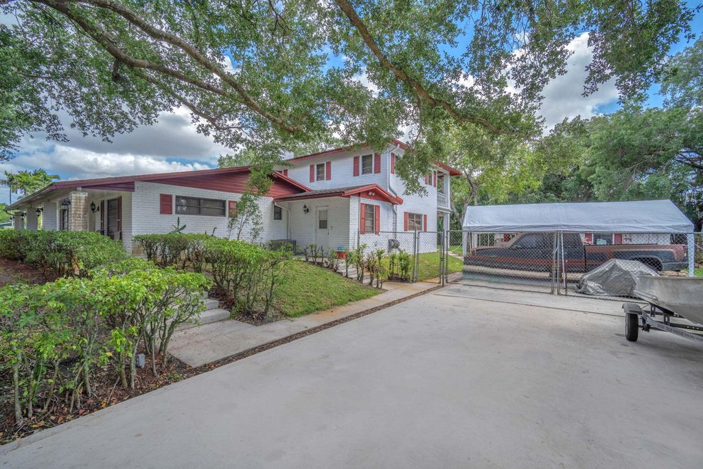 Photo of 13930 SW 36th Court, Davie, FL 33330 (MLS # B26019527)