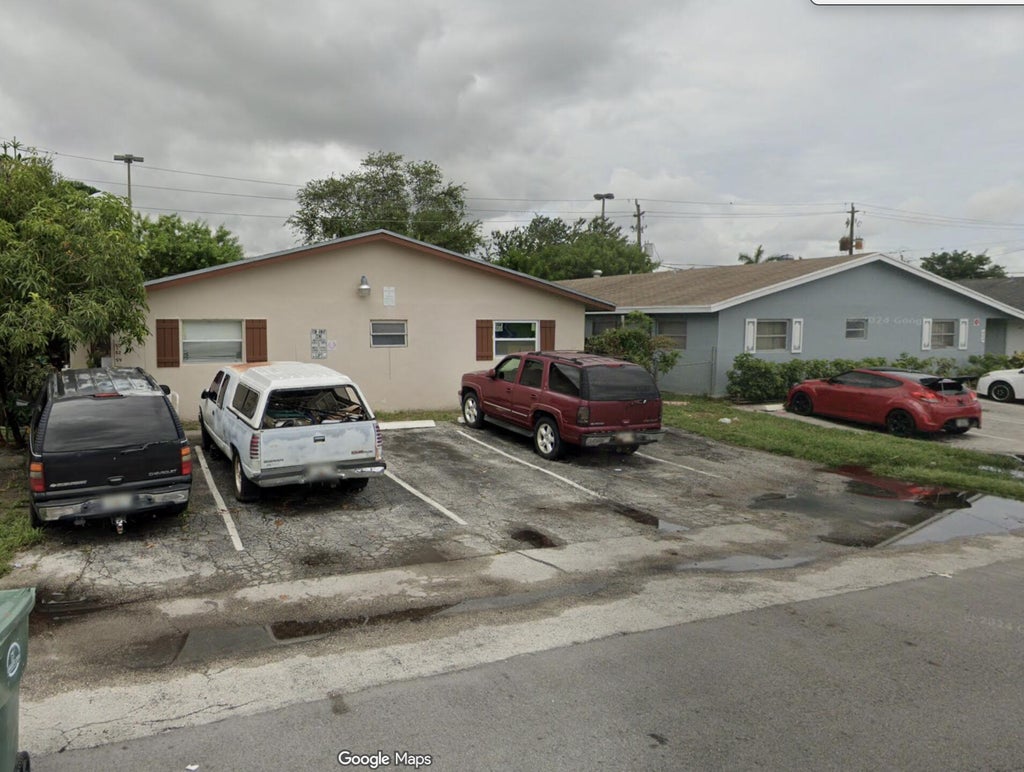 Photo of 50 NE 36TH Court, Oakland Park, FL 33334 (MLS # B26057568)