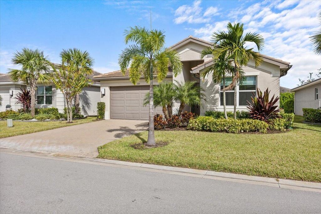Photo of 11105 SW Carriage Hill Lane, Port Saint Lucie, FL 34987 (MLS # R10933139)