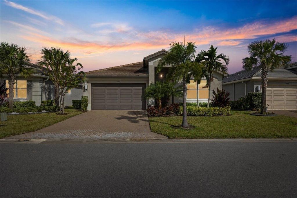 Photo of 11105 SW Carriage Hill Lane, Port Saint Lucie, FL 34987 (MLS # R10933139)