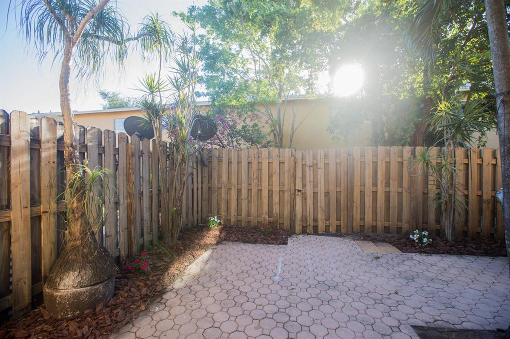 ARROWHEAD GOLF AND TENNIS CLUB CONDO - Residential