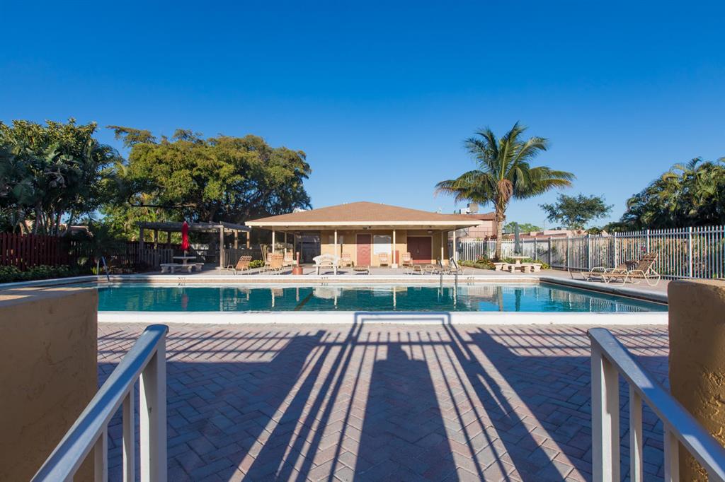 ARROWHEAD GOLF AND TENNIS CLUB CONDO - Residential