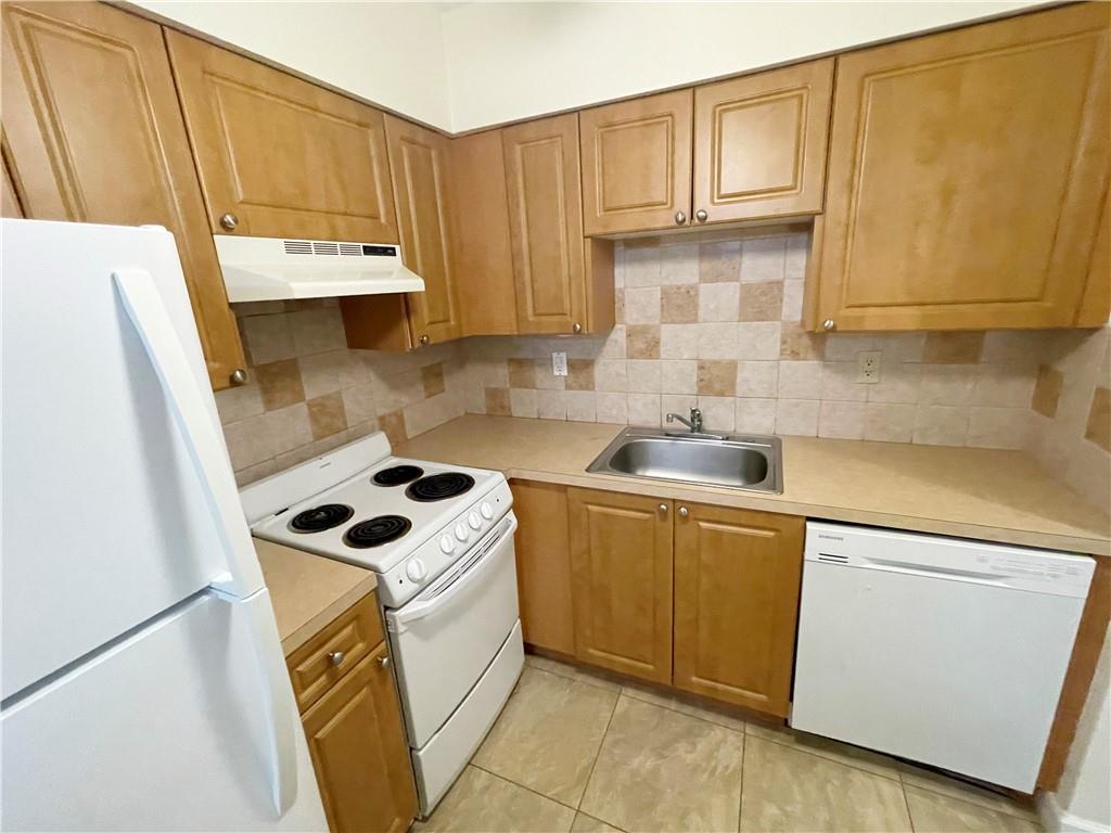 WILTON VILLAGE CONDO - Residential Lease