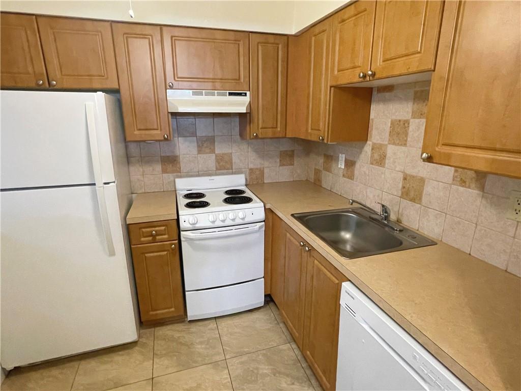 WILTON VILLAGE CONDO - Residential Lease