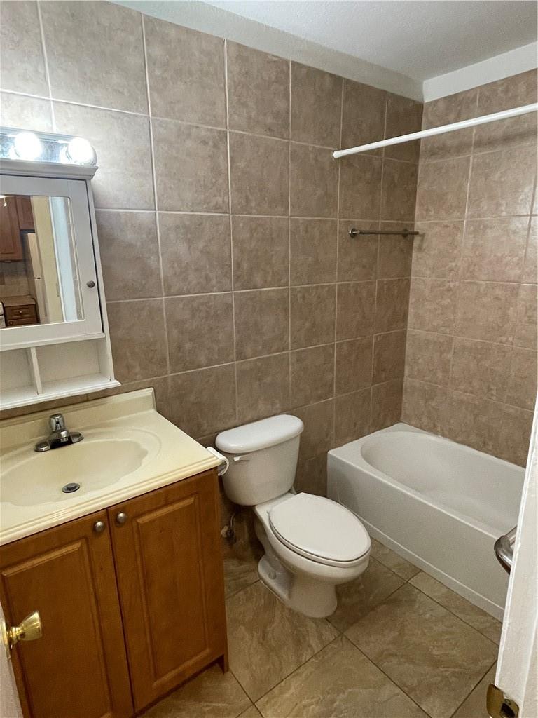 WILTON VILLAGE CONDO - Residential Lease