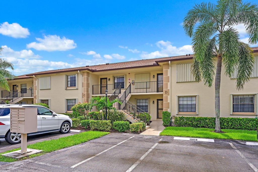 Photo of 1302 Pinecrest Circle #Unit c, Jupiter, FL 33458 (MLS # B26073237)