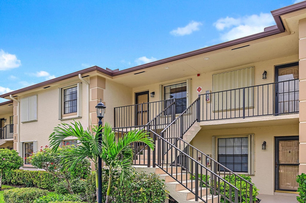 Photo of 1302 Pinecrest Circle #Unit c, Jupiter, FL 33458 (MLS # B26073237)