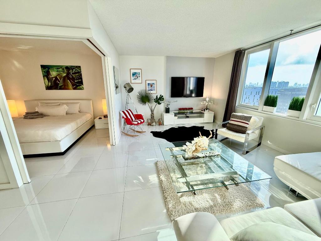 RONEY PALACE CONDO - Residential