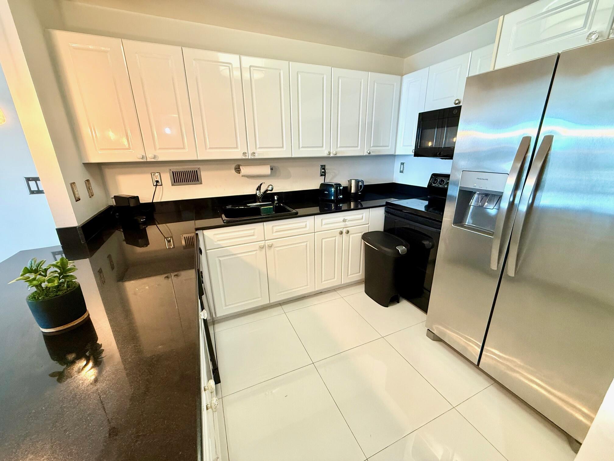 RONEY PALACE CONDO - Residential