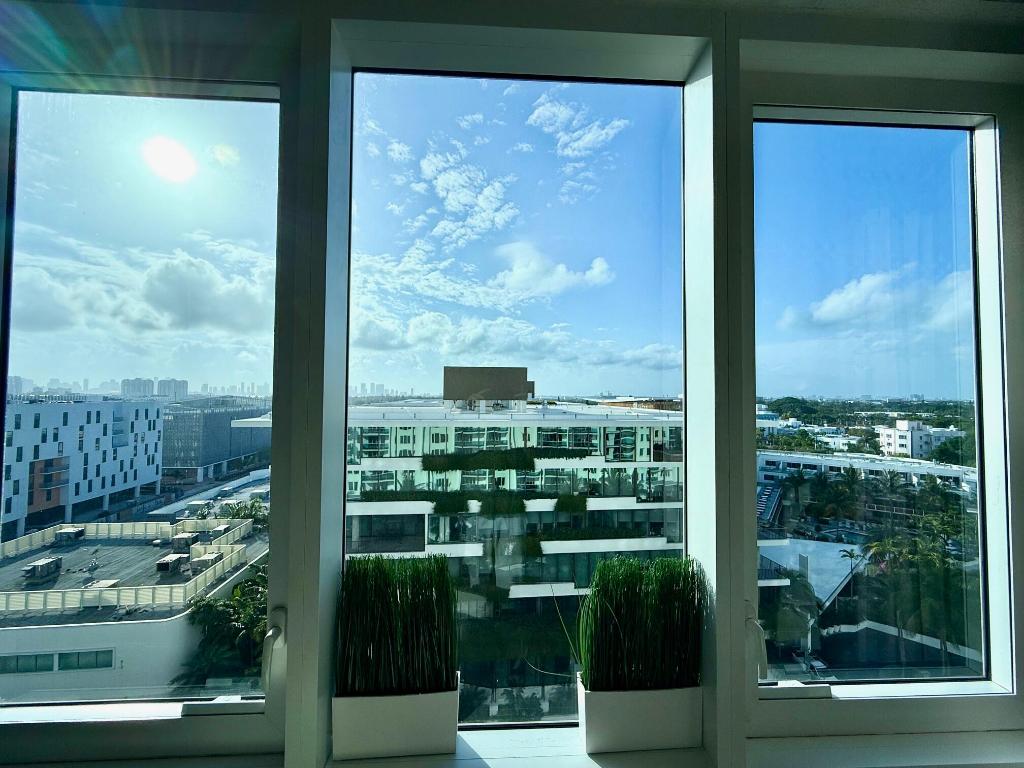 RONEY PALACE CONDO - Residential