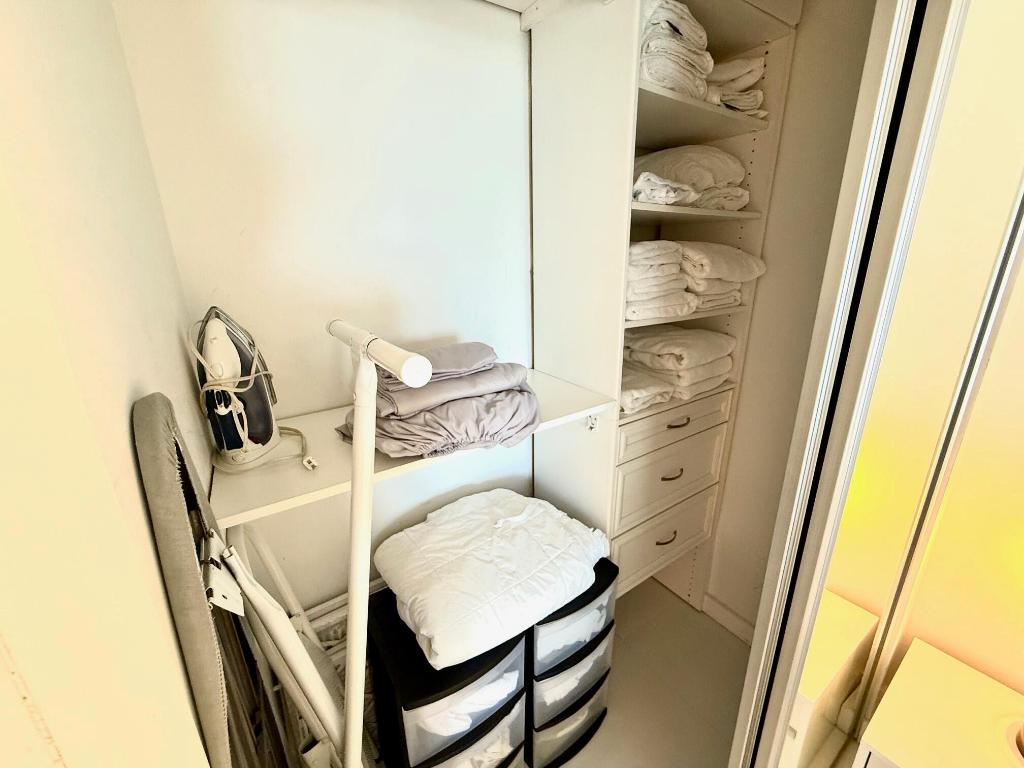 RONEY PALACE CONDO - Residential