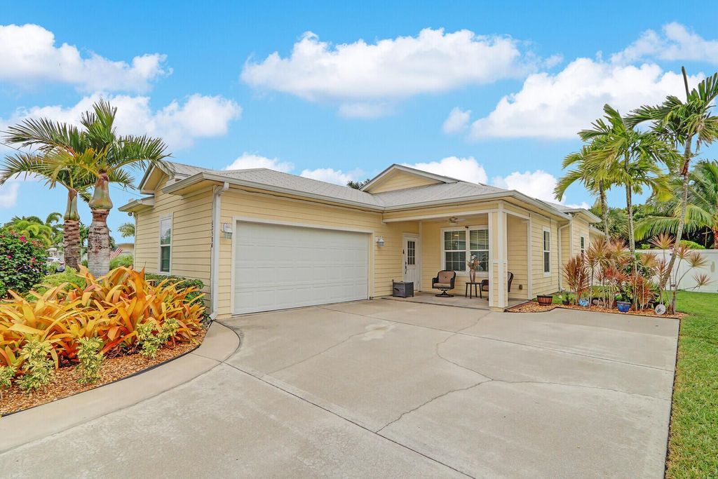 Photo of 17580 Cinquez Park Road E, Jupiter, FL 33458 (MLS # R10995898)