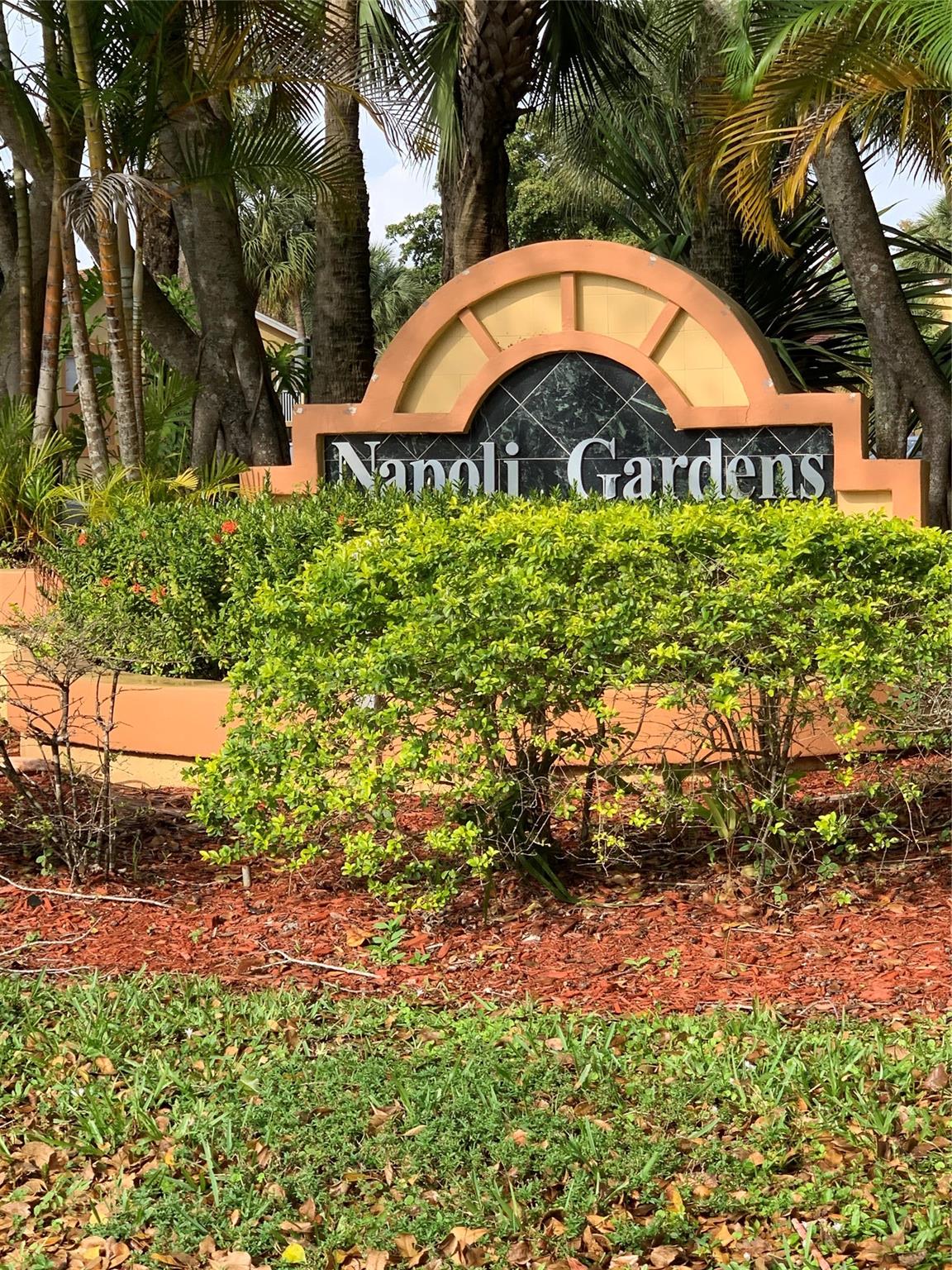 Desireble Napoli Gardens, Excelent location, close to parks, main roads and highways.