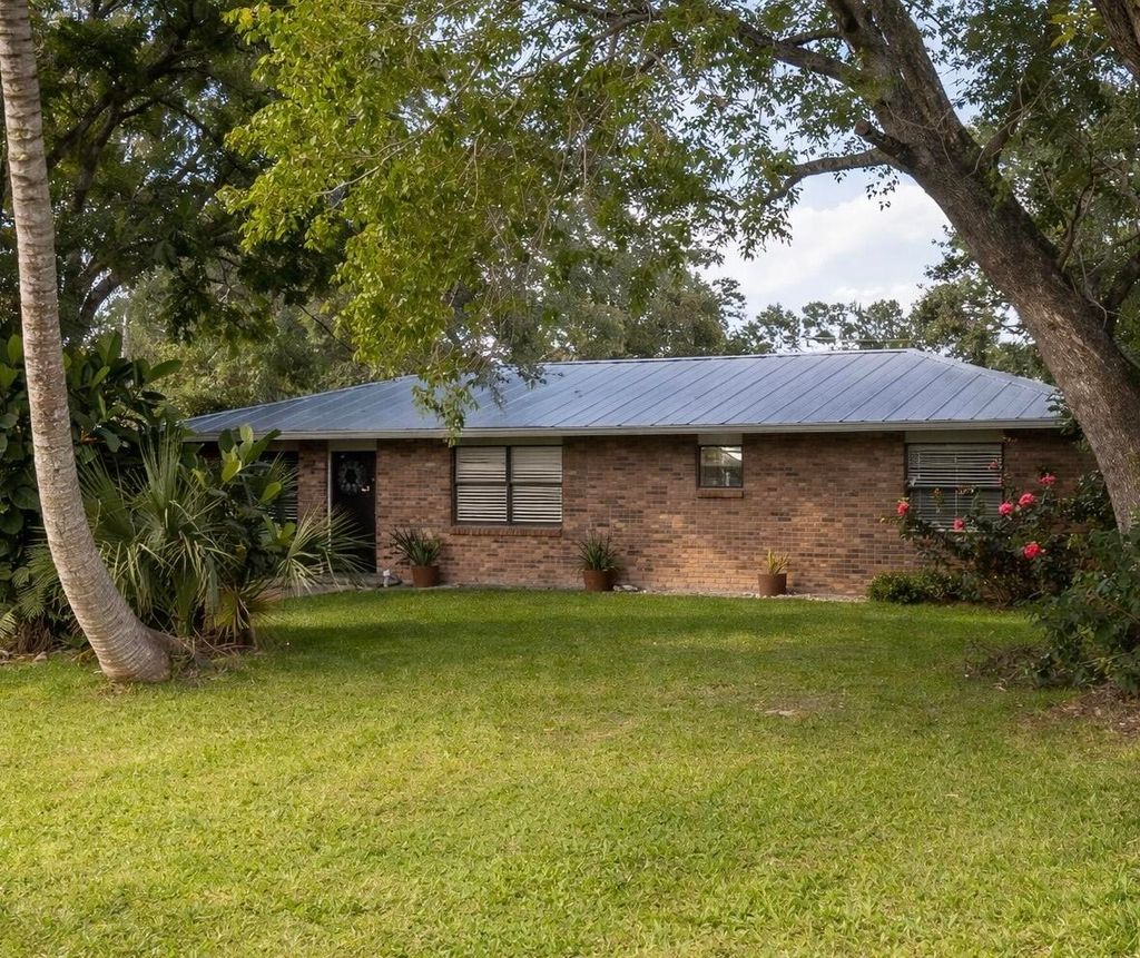 Photo of 2325 SW Independence Road SW, Port Saint Lucie, FL 34953 (MLS # R11167629)