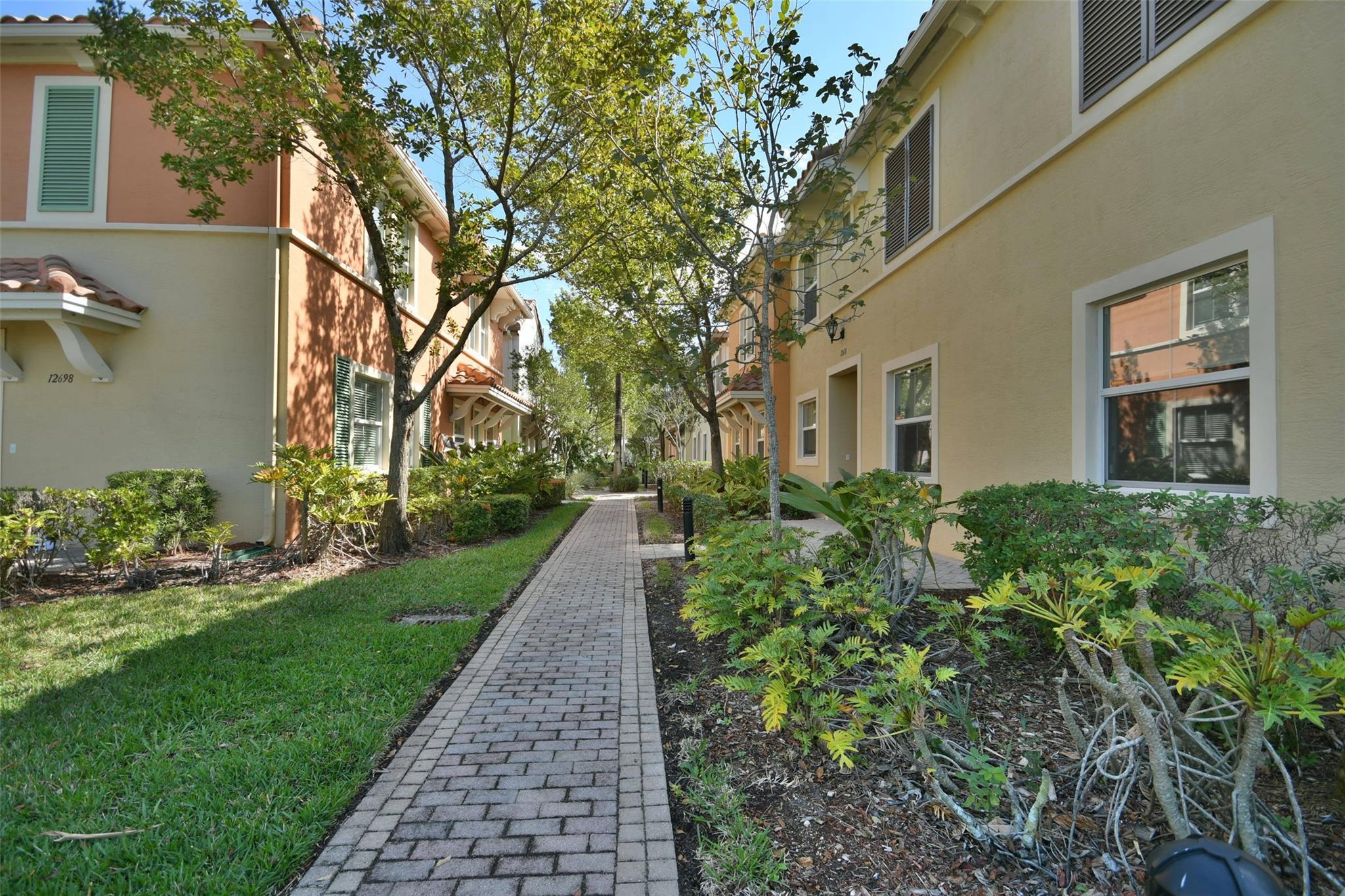 ARTESIA - Residential Lease