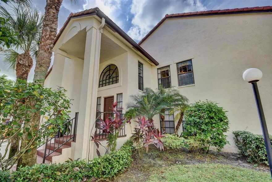 VERY BRIGHT, SPACIOUS 2ND STORY 3/2 LAKE VIEW TOWNHOME IN HIGHLY DESIRED GREENACRES 55+ COMMUNITY.  NATURAL LIGHT STREAMS THROUGHOUT EVERY ROOM. X-TRA LARGE LIVING/DINING AREA; OPEN FLOOR PLAN; LARGE KITCHEN FEATURES DINETTE AND SNACK BARD; 3RD BEDROOM HAS BEEN CONVERTED TO A DEN/SITTING ROOM; SEPARATE LAUNDRY WITH NEW WASHER/DRYER AND PLENTY OF STORAGE SPACE THROUGHOUT; SCREENED BALCONY WITH MEXICAN TILE OVERLOOKS SEREEN LAKE; A/C 2015; 1 CAR GARAGE. COMMUNITY FEATURES CLUBHOUSE, POOL AND TENNIS. CENTRALLY LOCATED. CLOSE TO SHOPPING AND DINING.