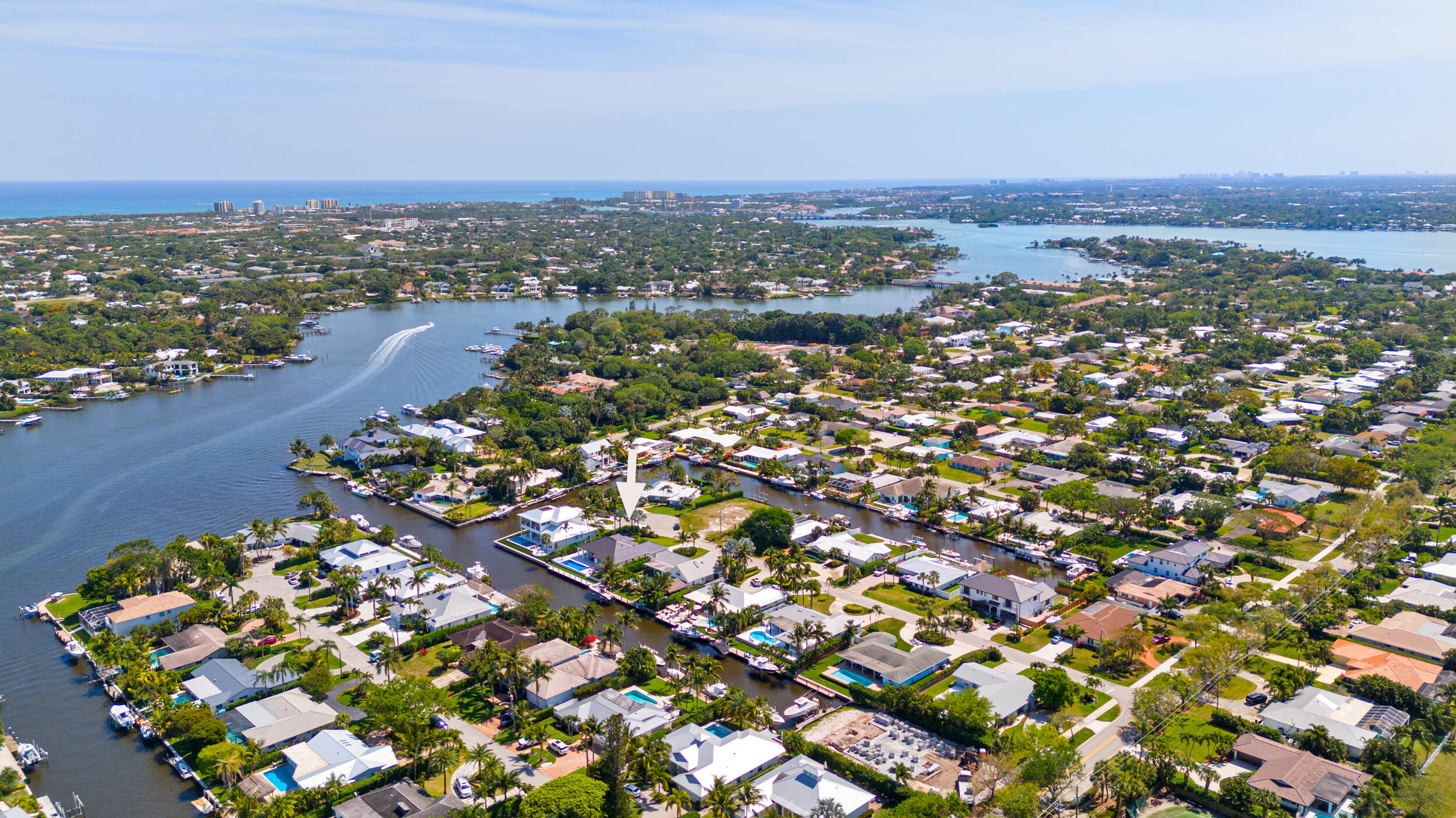 COUNTRY CLUB POINT - Residential