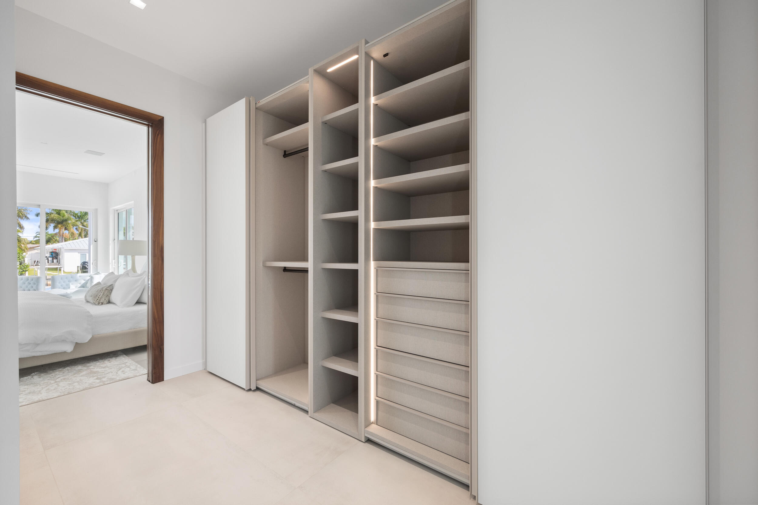 COUNTRY CLUB POINT - Residential