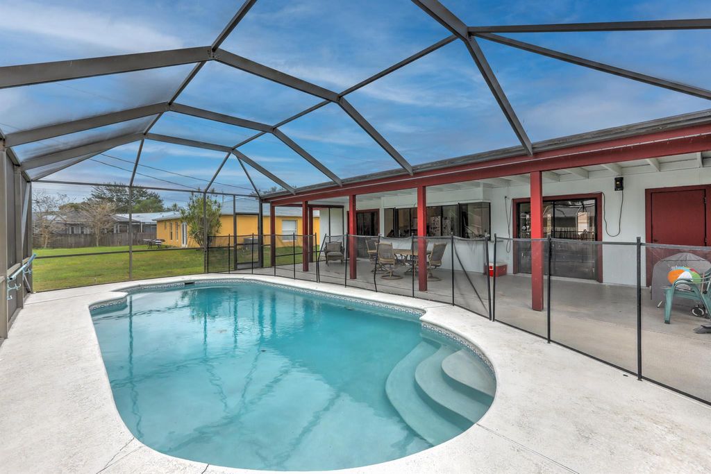 Photo of 521 SW Bacon Terrace, Port Saint Lucie, FL 34953 (MLS # R10988903)