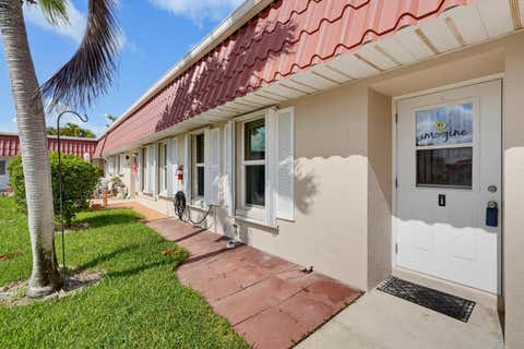 Tiny photo for 676 Laconia Circle #B, Lake Worth, FL 33467 (MLS # B26052712)