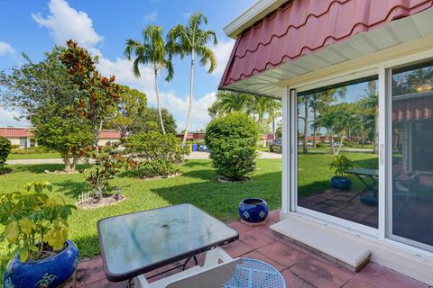 Tiny photo for 676 Laconia Circle #B, Lake Worth, FL 33467 (MLS # B26052712)
