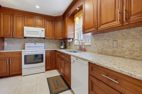 Tiny photo for 676 Laconia Circle #B, Lake Worth, FL 33467 (MLS # B26052712)
