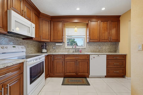 Tiny photo for 676 Laconia Circle #B, Lake Worth, FL 33467 (MLS # B26052712)