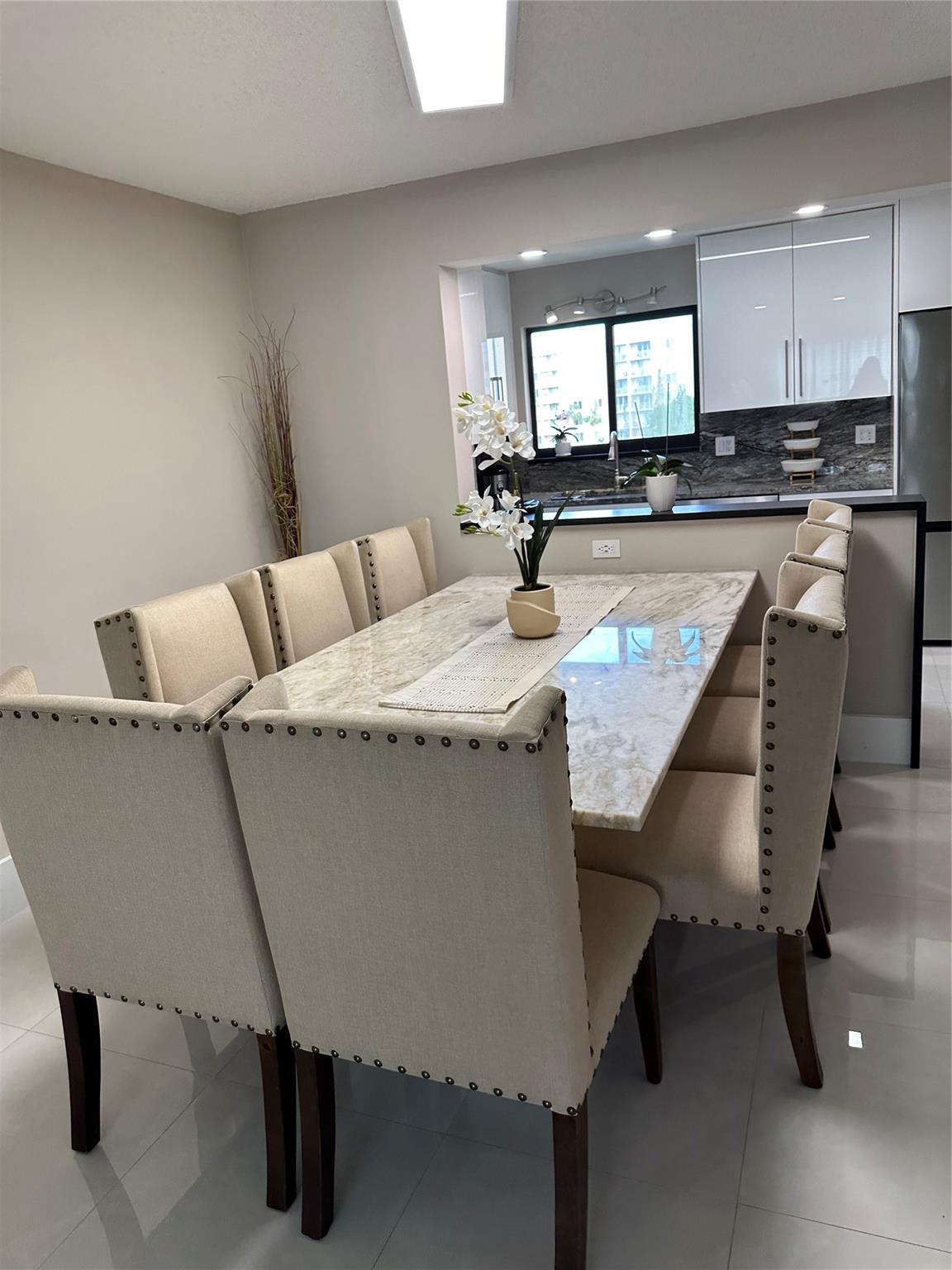 2820 Tennis Club Dr 408