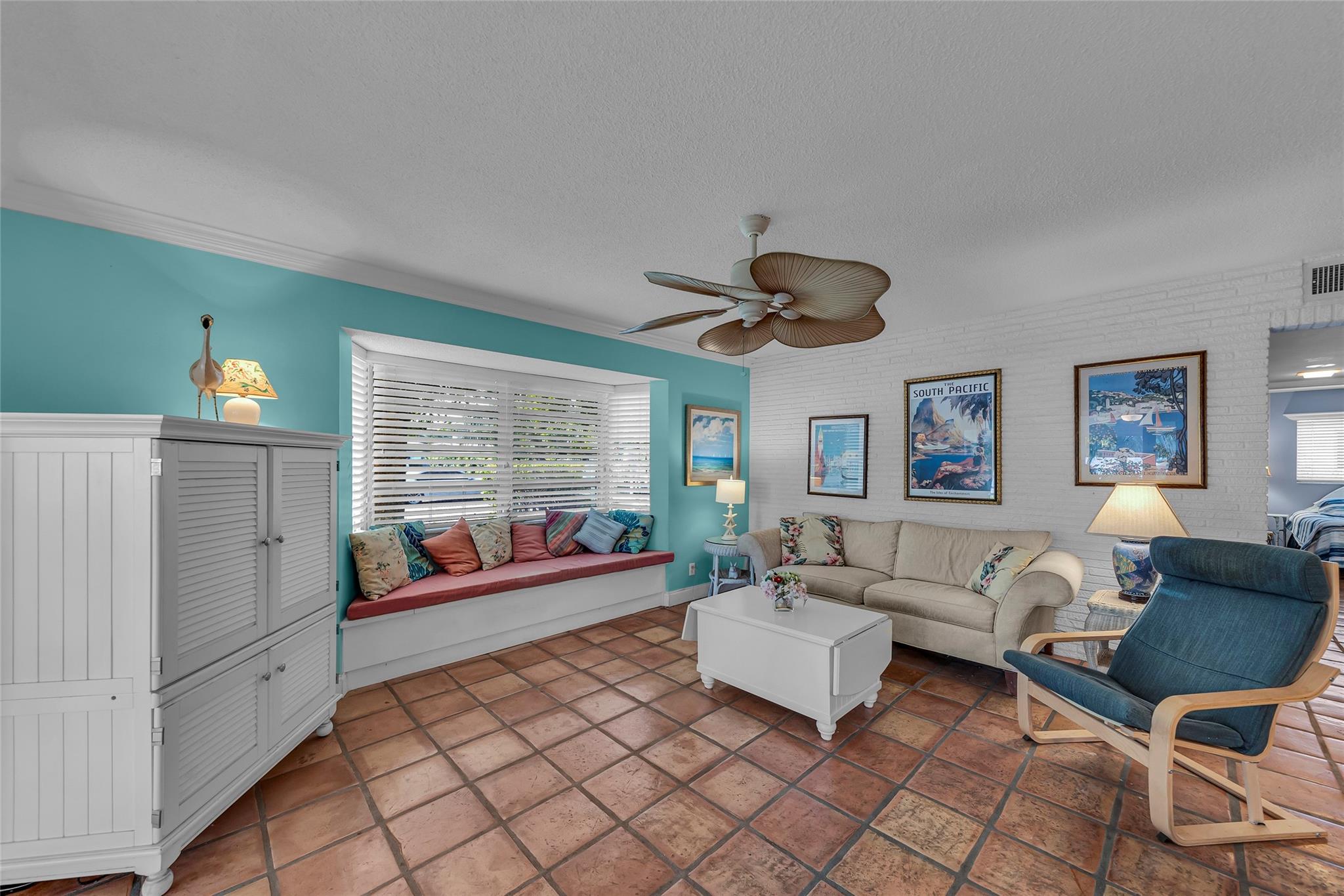 2541 NE 11th St 101