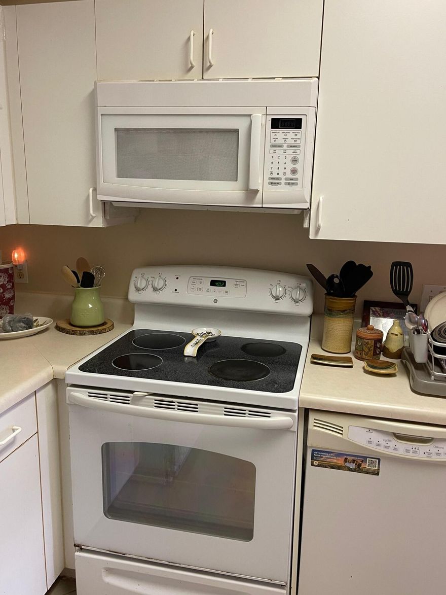 Beautiful 2/2  Condo Located on 2nd floor in a gated community in the heart of Davie. Close to Highways, Shopping, A+ Schools, Colleges, Clean.  Rental Insurance required.  Beautiful 2/2  Condo Located on 2nd floor in a gated community in the heart of Davie. Close to Highways, Shopping, A+ Schools, Colleges, Clean.  Rental Insurance required.
