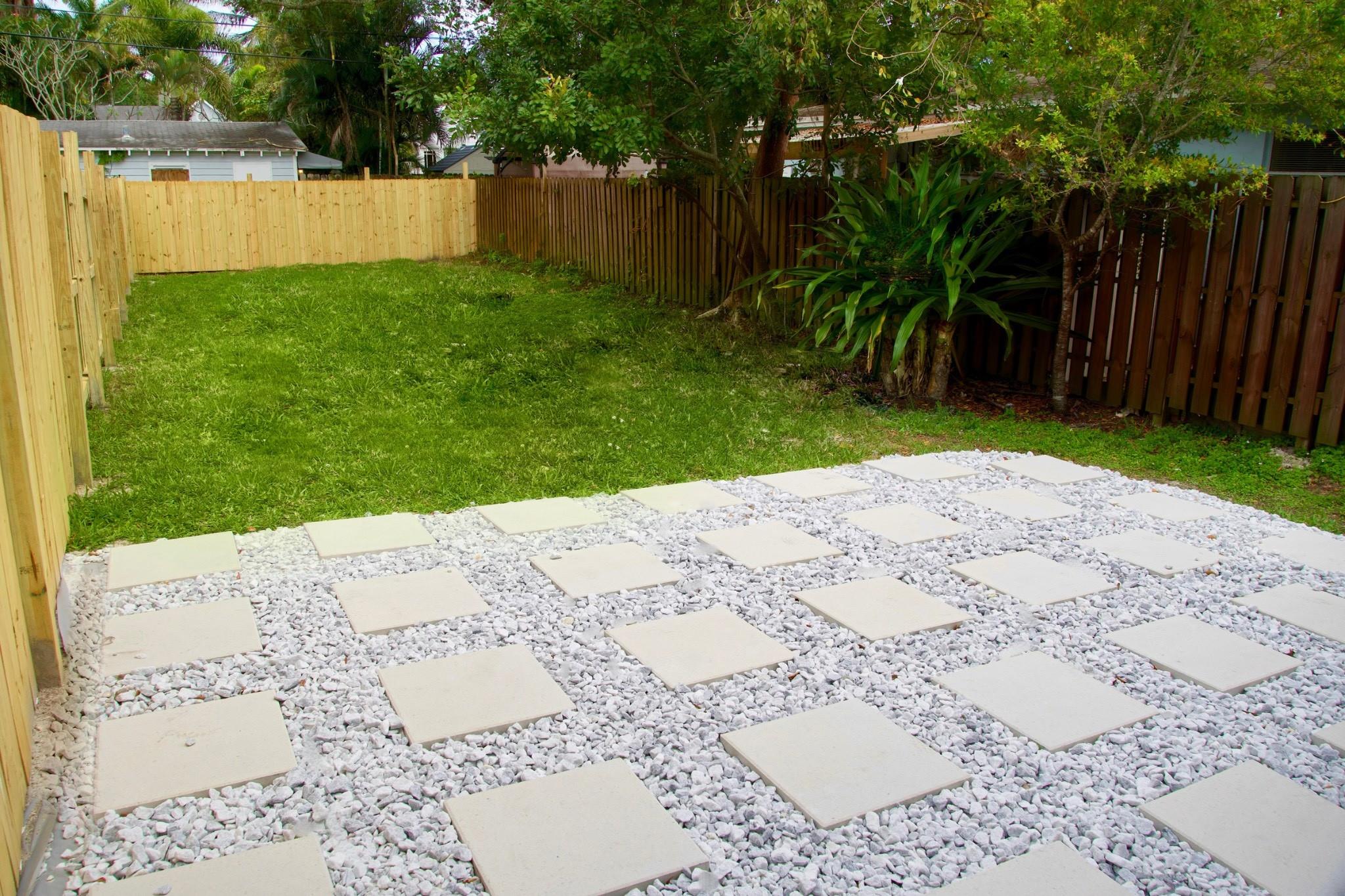 MRS ELVA A TRAX - Residential