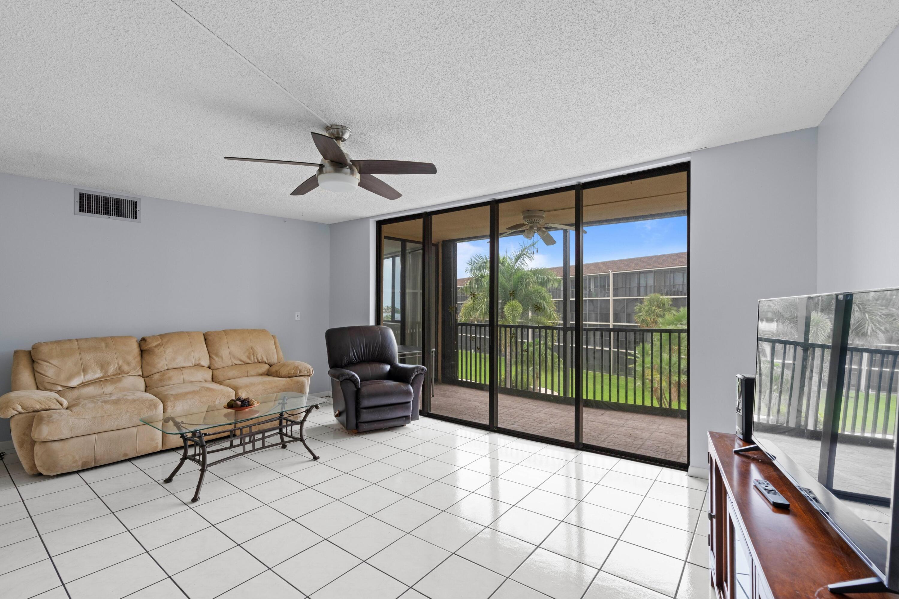 2424 N Federal Highway 305