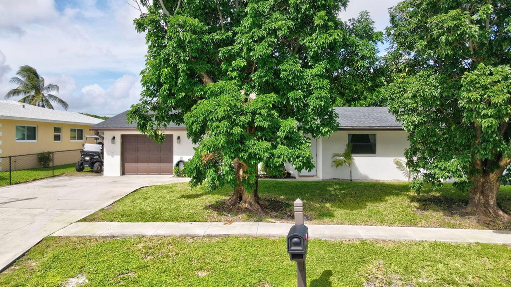 Photo of 213 SW 12th Avenue, Boynton Beach, FL 33435 (MLS # R11130101)