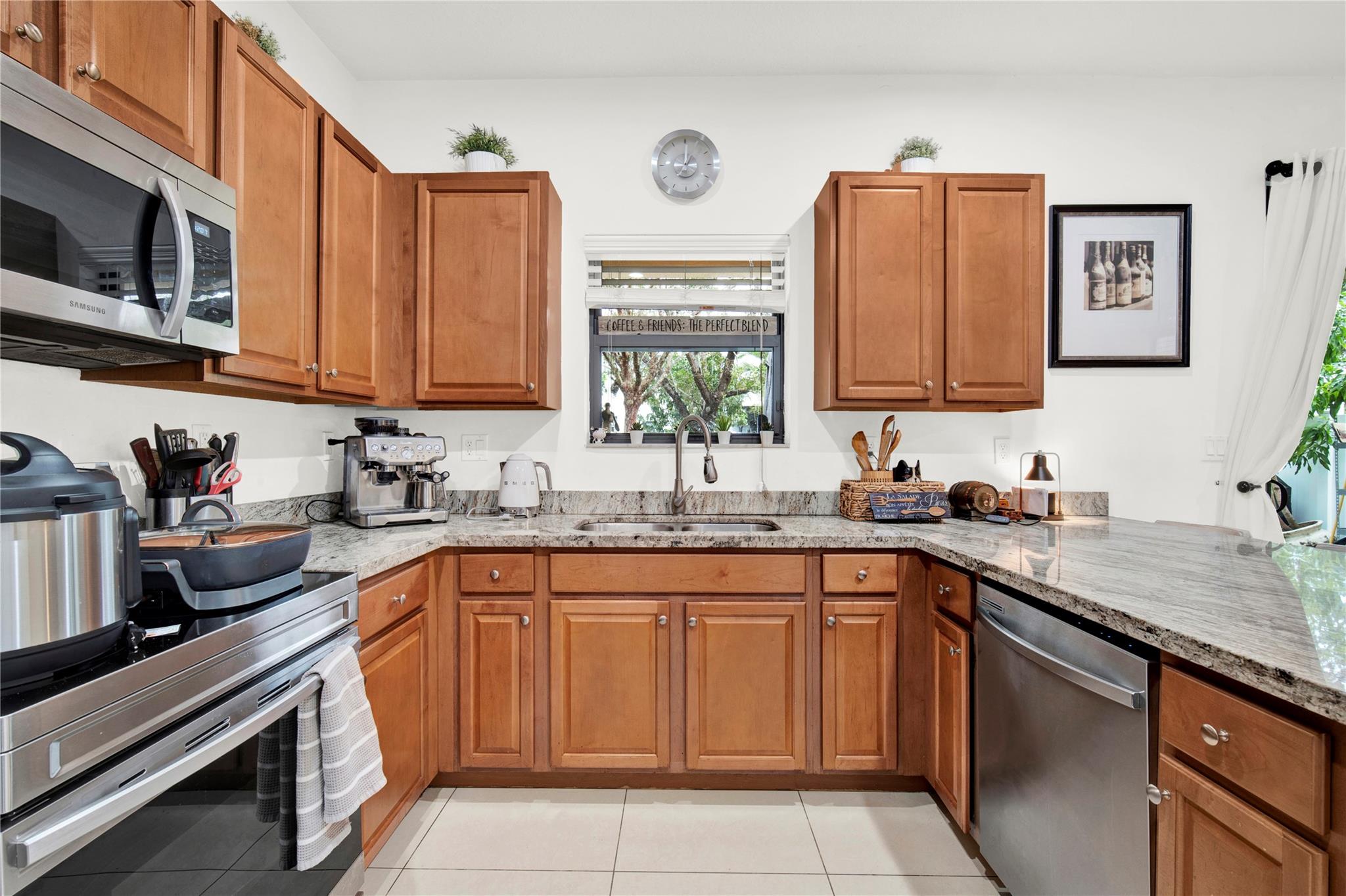 CHAMPION LAKES - Residential