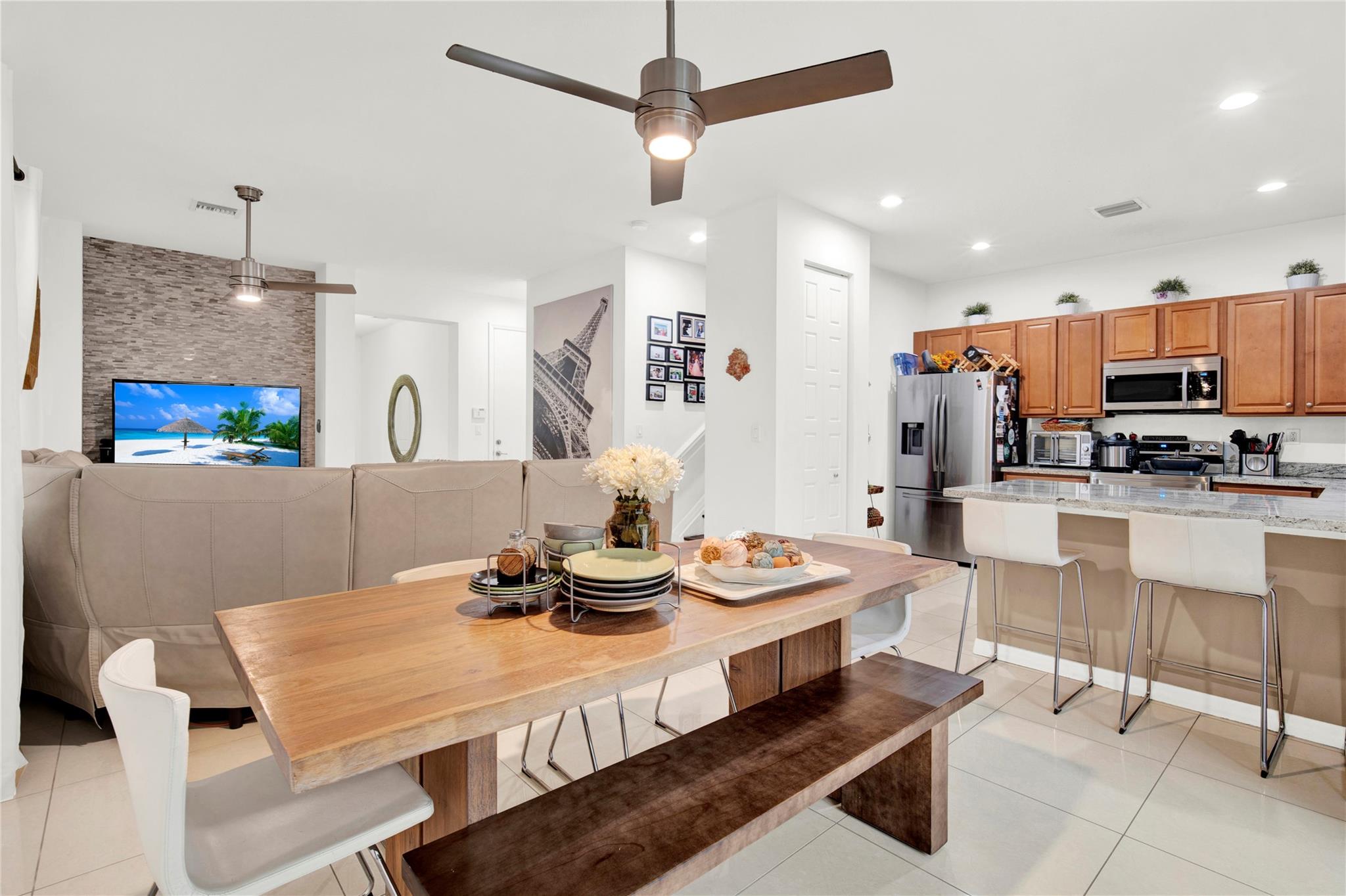 CHAMPION LAKES - Residential