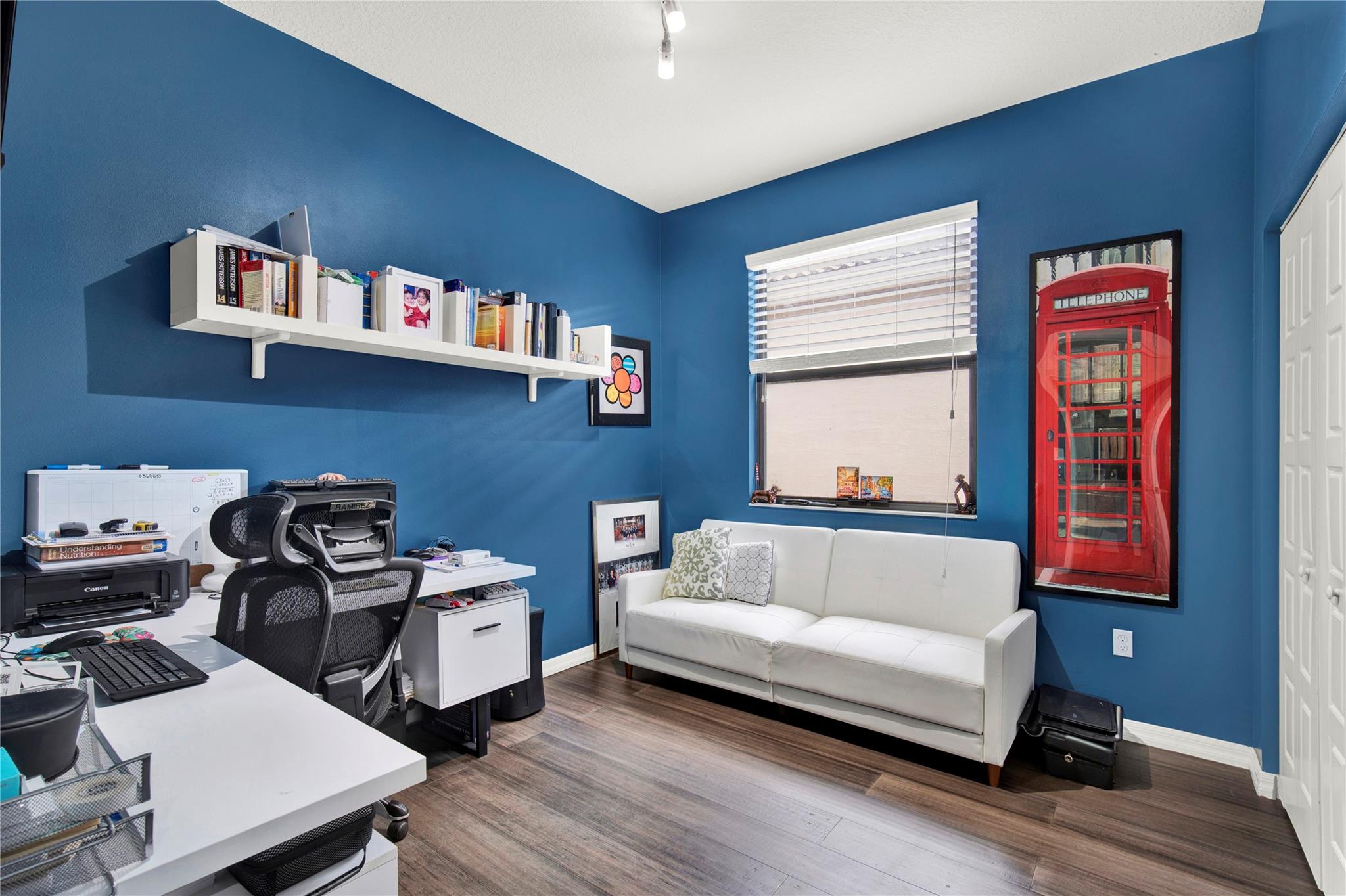 CHAMPION LAKES - Residential