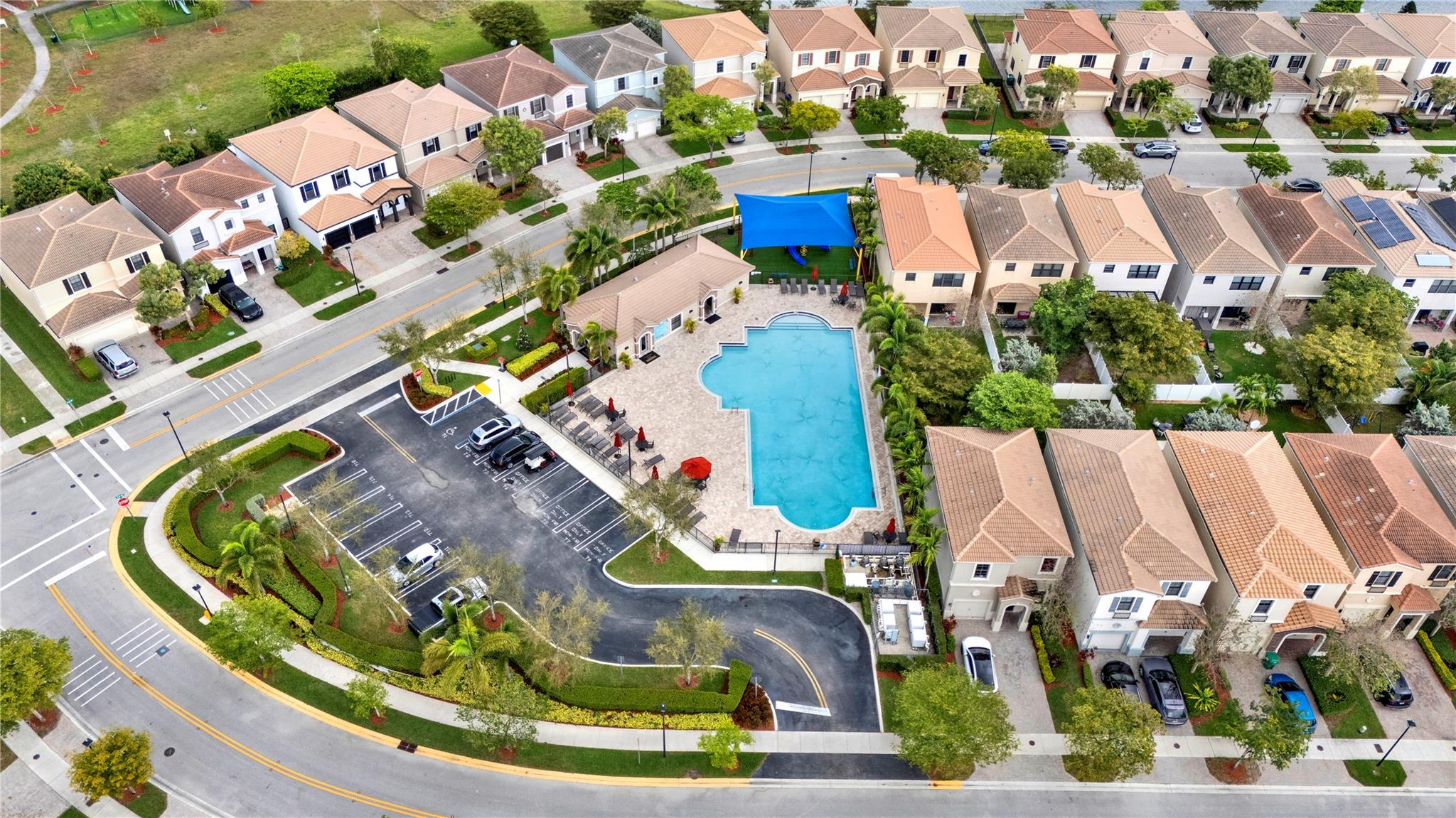 CHAMPION LAKES - Residential