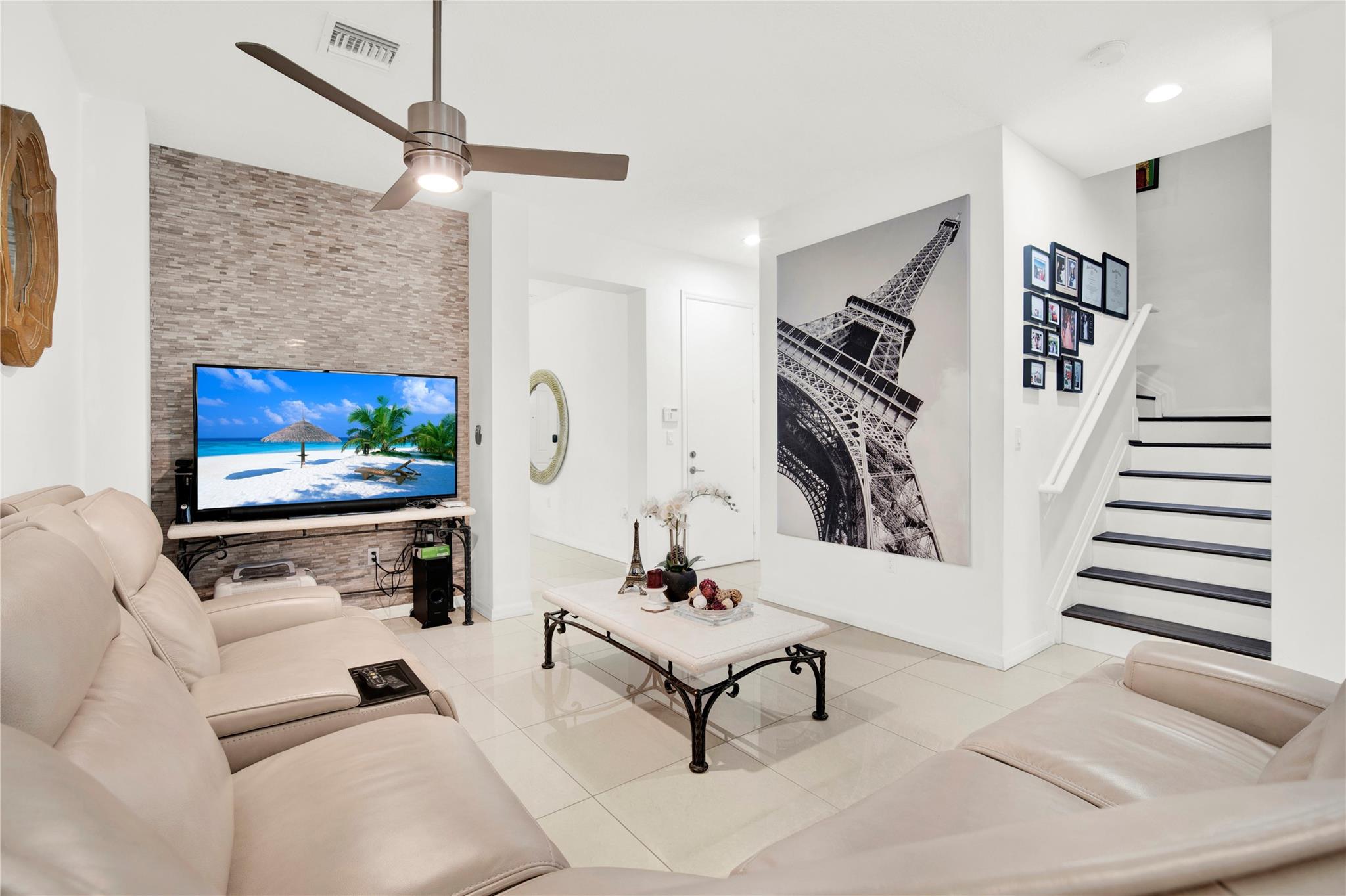 CHAMPION LAKES - Residential