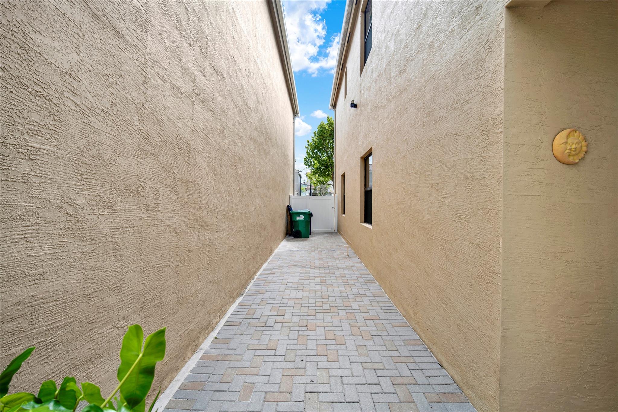 CHAMPION LAKES - Residential