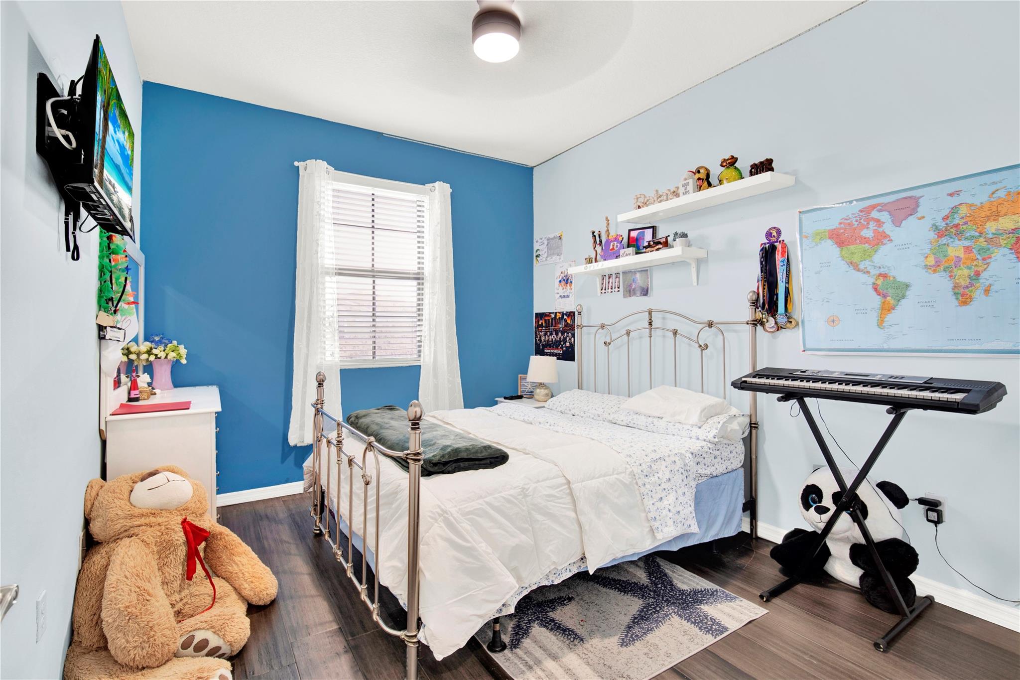 CHAMPION LAKES - Residential