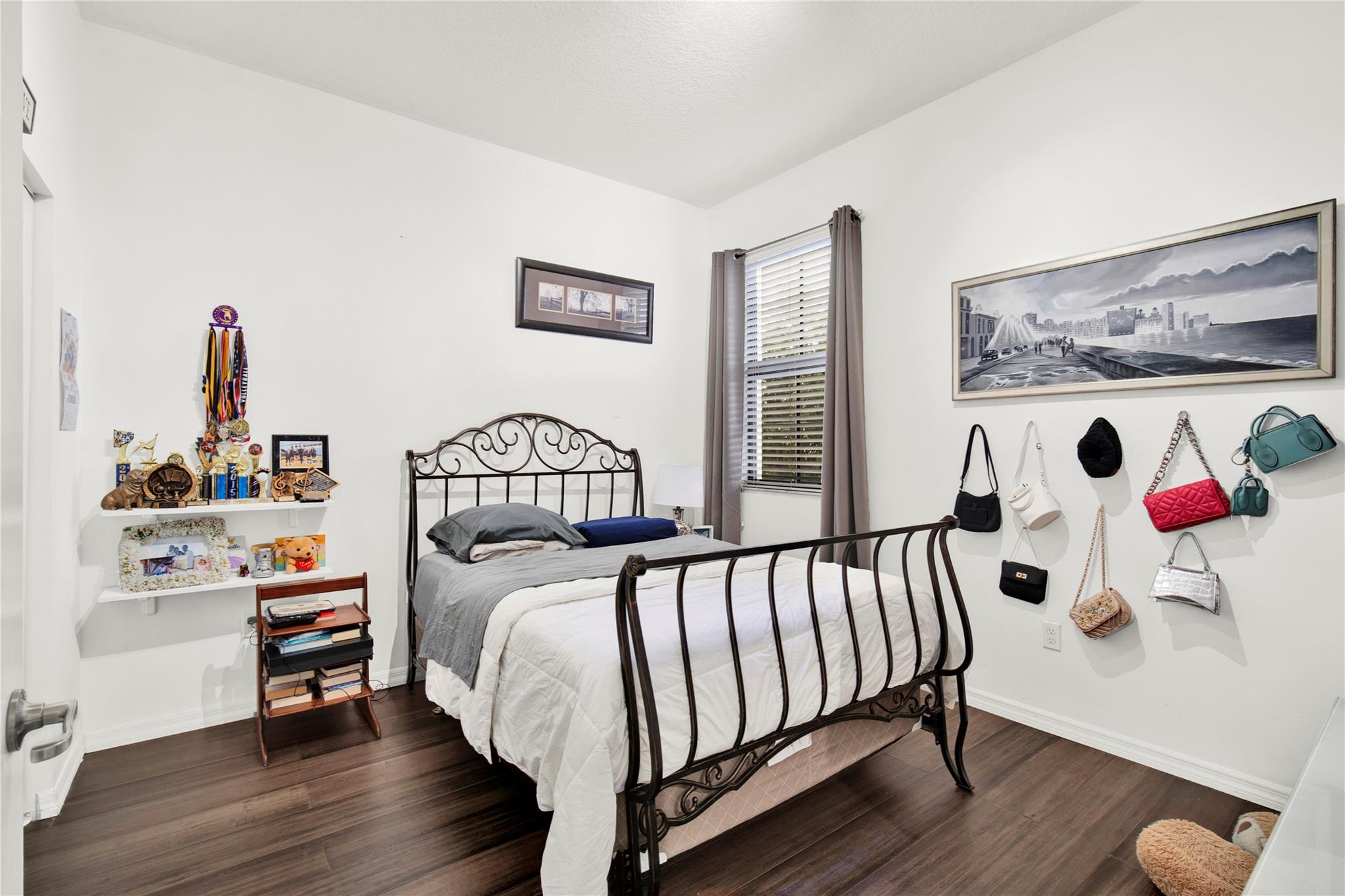 CHAMPION LAKES - Residential