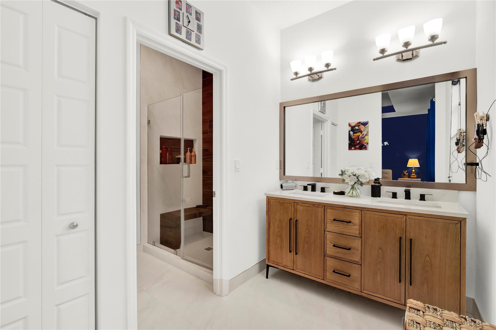 CHAMPION LAKES - Residential