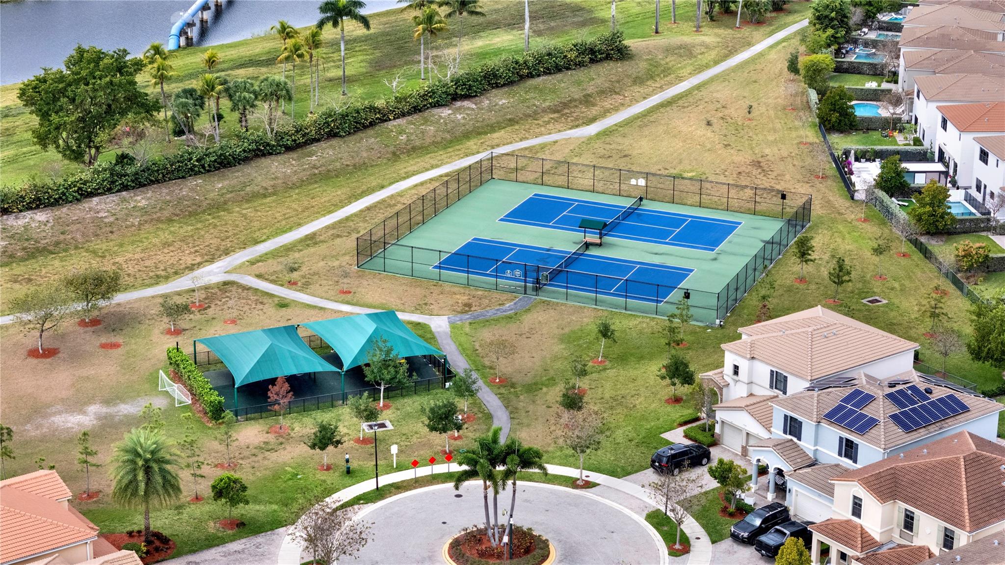 CHAMPION LAKES - Residential