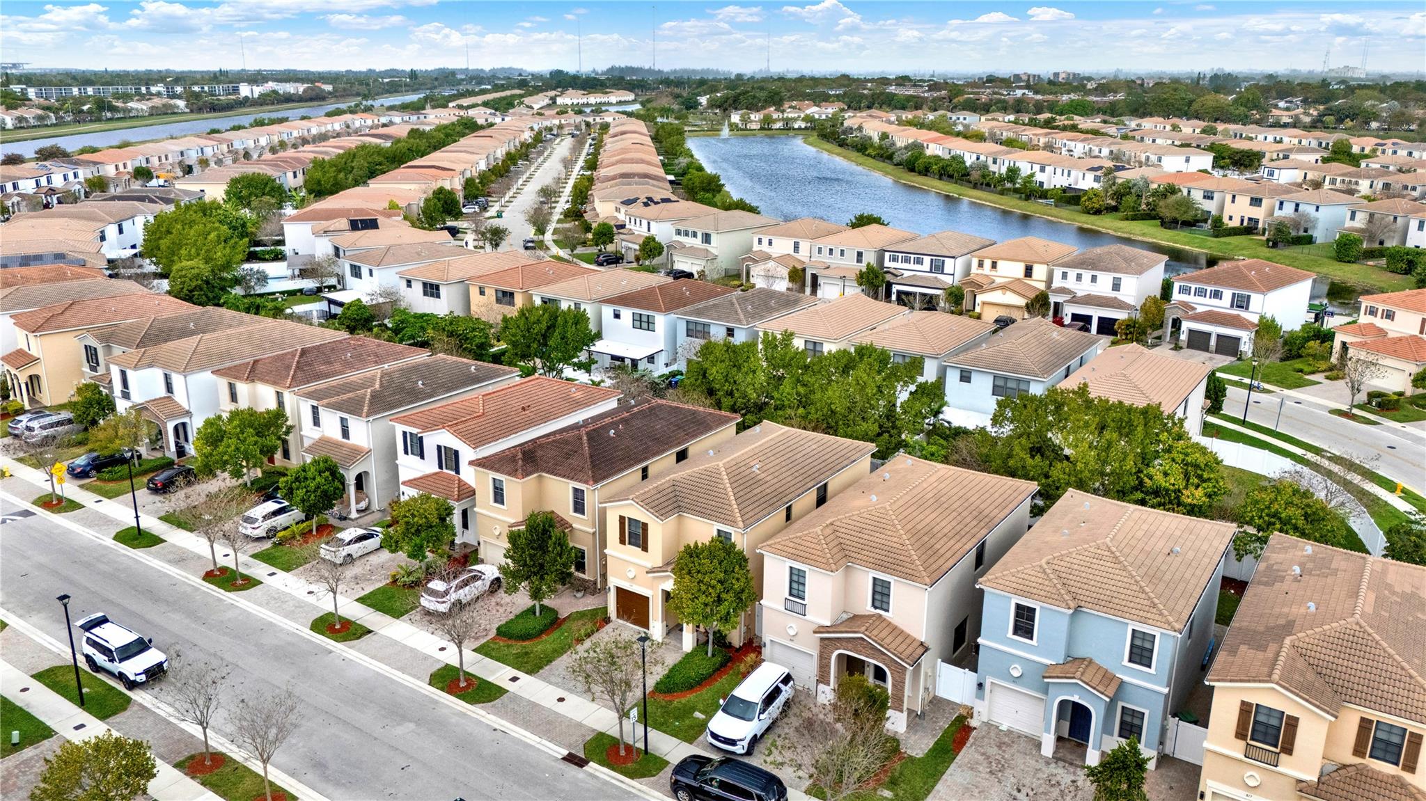 CHAMPION LAKES - Residential