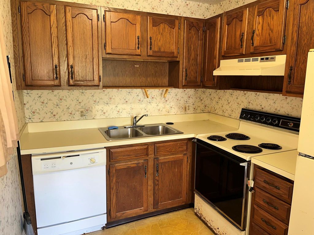 Photo of 28 Lake Vista Trail #103, Port Saint Lucie, FL 34952 (MLS # R11017450)