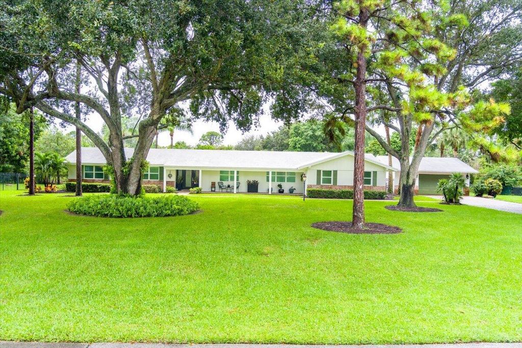 Photo of 8055 Damascus Drive, Palm Beach Gardens, FL 33418 (MLS # R11020149)